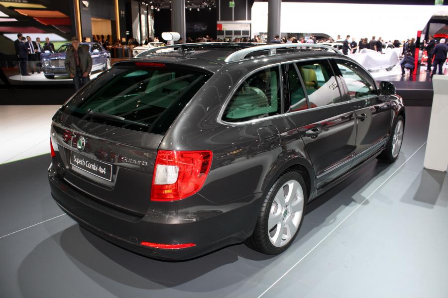  Skoda Superb Combi 2010 года  (фото 6 из 19)